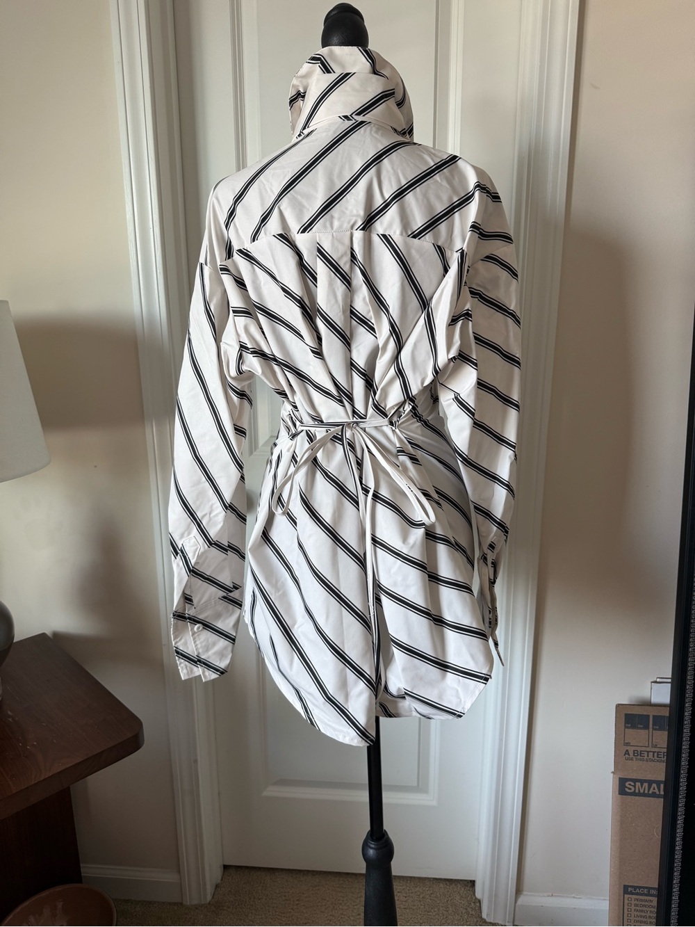 White and Black Striped Long-Sleeve Shirt with Neck Tie (M). Oversized - Picture 8 of 11